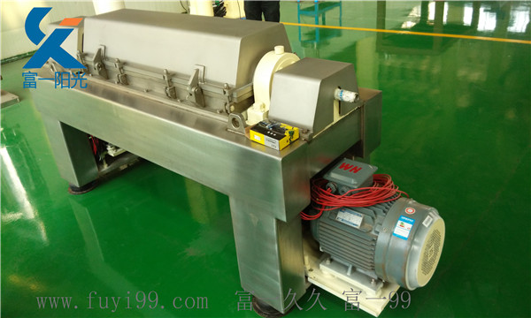 富一陽(yáng)光重金屬污水臥螺離心機(jī)實(shí)物