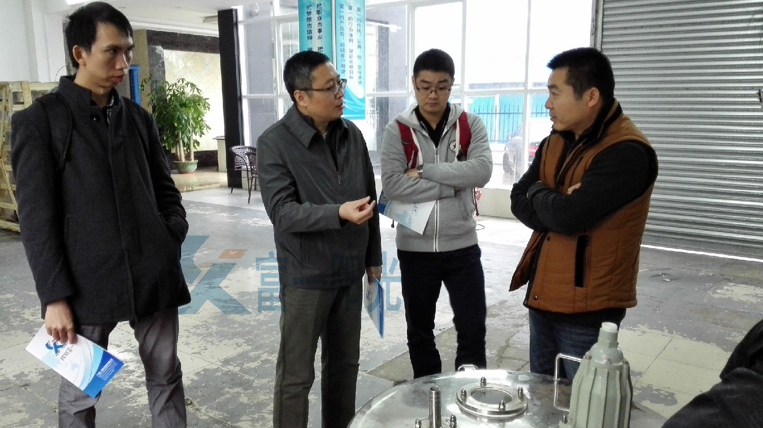 導(dǎo)電銀膠分離過程講解現(xiàn)場(chǎng)